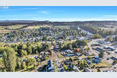 271 N 3rd St, Jefferson, OR 97352 - Photo 46