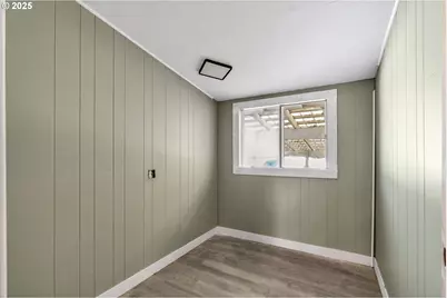 271 N 3rd St, Jefferson, OR 97352 - Photo 14