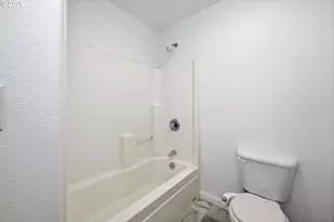 3906 Century Dr, Eugene, OR 97402 - Photo 38