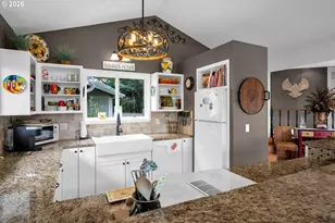 6027 View Loop, Florence, OR 97439 - Photo 14