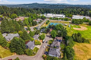 17985 St Clair Dr, Lake Oswego, OR 97034 - Photo 48