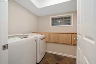 2541 NW Marsden Pl, Portland, OR 97229 - Photo 34