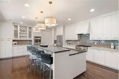 3425 SW 57th Ave, Portland, OR 97221 - Photo 6