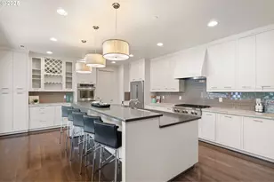 3425 SW 57th Ave, Portland, OR 97221 - Photo 6