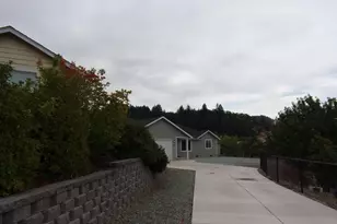 1340 NE Lisa Way, Myrtle Creek, OR 97457 - Photo 2