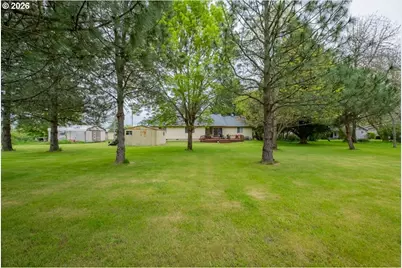 1396 Cascade Dr, Lebanon, OR 97355 - Photo 2