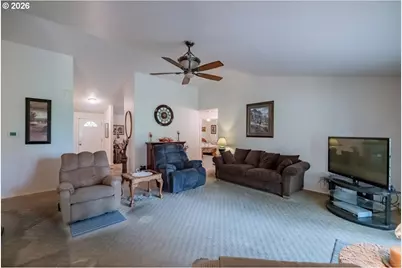 1396 Cascade Dr, Lebanon, OR 97355 - Photo 6