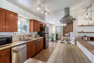 13614 SE Harrison Ct, Portland, OR 97233 - Photo 16