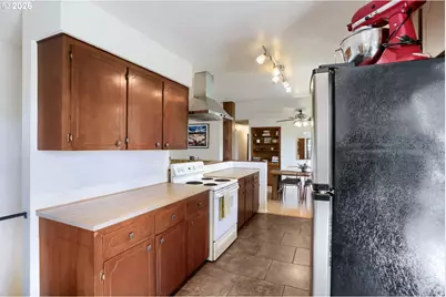 13614 SE Harrison Ct, Portland, OR 97233 - Photo 18