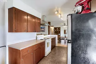 13614 SE Harrison Ct, Portland, OR 97233 - Photo 18