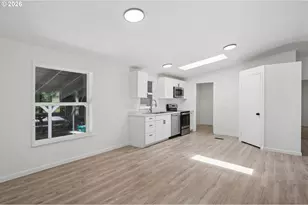 12420 SE Bush St, Portland, OR 97236 - Photo 10