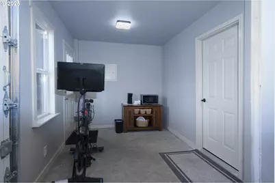 418 Rivershore Dr, Roseburg, OR 97470 - Photo 32