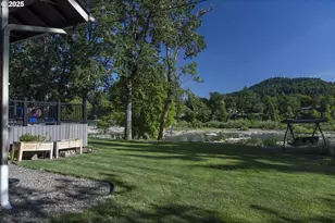 418 Rivershore Dr, Roseburg, OR 97470 - Photo 38