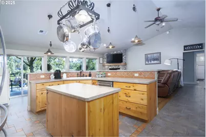 418 Rivershore Dr, Roseburg, OR 97470 - Photo 14