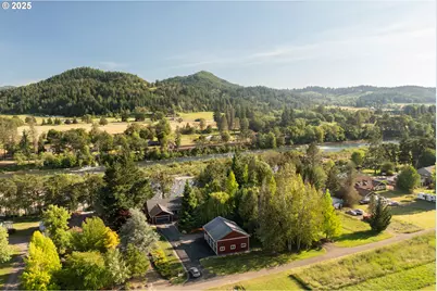418 Rivershore Dr, Roseburg, OR 97470 - Photo 2