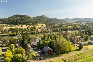 418 Rivershore Dr, Roseburg, OR 97470 - Photo 2