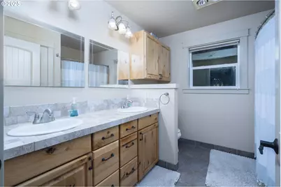 418 Rivershore Dr, Roseburg, OR 97470 - Photo 20