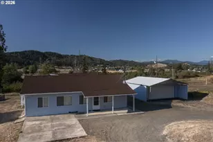 582 Valley View Rd, Sutherlin, OR 97479 - Photo 2