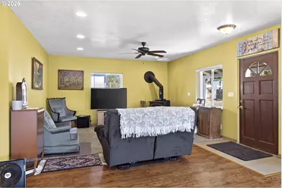 582 Valley View Rd, Sutherlin, OR 97479 - Photo 12