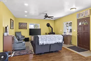 582 Valley View Rd, Sutherlin, OR 97479 - Photo 12