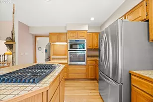 14230 Dolph Ct, Lake Oswego, OR 97034 - Photo 18