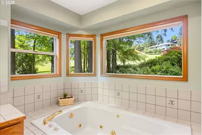 14230 Dolph Ct, Lake Oswego, OR 97034 - Photo 24