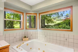 14230 Dolph Ct, Lake Oswego, OR 97034 - Photo 24