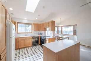 980 Cleveland St, Aumsville, OR 97325 - Photo 8