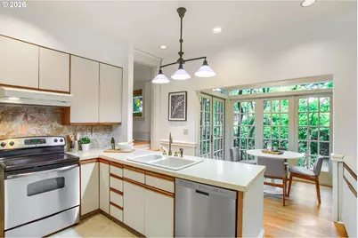 902 NE Thompson St, Portland, OR 97212 - Photo 14
