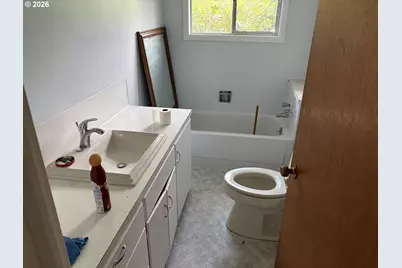 9006 Scotts Valley Rd, Yoncalla, OR 97499 - Photo 10
