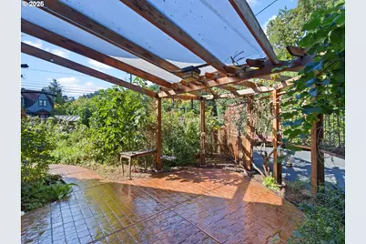 2138 SE 76th Ave, Portland, OR 97215 - Photo 8