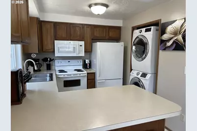 1340 9th St #1, Florence, OR 97439 - Photo 10