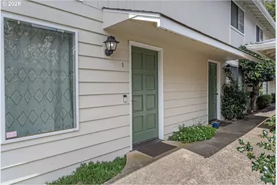 1340 9th St #1, Florence, OR 97439 - Photo 2