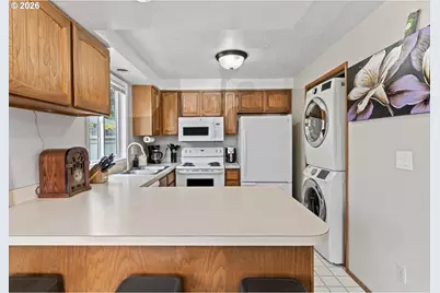 1340 9th St #1, Florence, OR 97439 - Photo 4