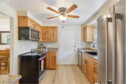 490 Char St, Roseburg, OR 97471 - Photo 6