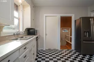 8310 NE Sacramento St, Portland, OR 97220 - Photo 10