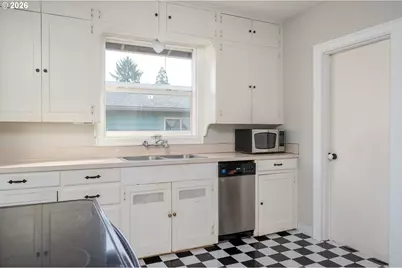 8310 NE Sacramento St, Portland, OR 97220 - Photo 6