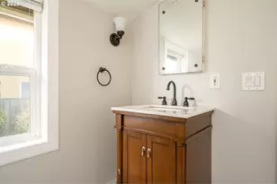 8310 NE Sacramento St, Portland, OR 97220 - Photo 14