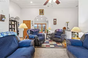 1137 Ash Grove Loop, Creswell, OR 97426 - Photo 8