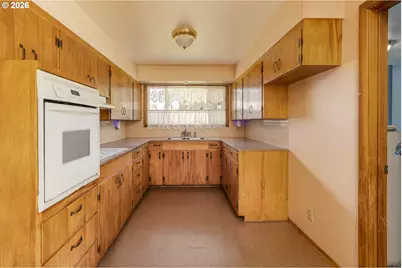 252 NW 14th St, McMinnville, OR 97128 - Photo 4