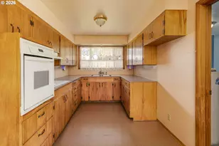 252 NW 14th St, McMinnville, OR 97128 - Photo 4