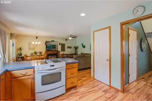 287 SW Oliver Ct, Dundee, OR 97115 - Photo 20