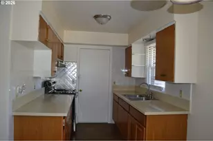 641 SE 148th Ave, Portland, OR 97233 - Photo 10
