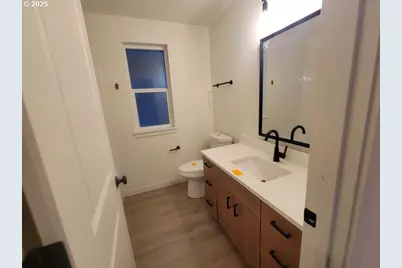 12088 SE Pine St, Portland, OR 97216 - Photo 10
