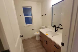 12088 SE Pine St, Portland, OR 97216 - Photo 10