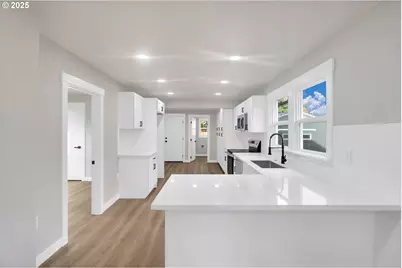 9711 SE Reedway St, Portland, OR 97266 - Photo 8