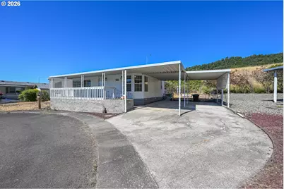 520 Shadow Ranch, Roseburg, OR 97470 - Photo 2