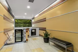 725 NW 10th Ave, Portland, OR 97209 - Photo 32