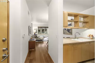 725 NW 10th Ave #305, Portland, OR 97209 - Photo 8