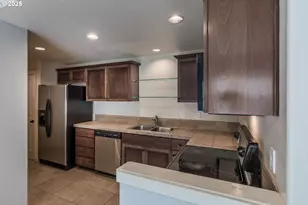 654 NE Garswood Ln, Hillsboro, OR 97006 - Photo 6